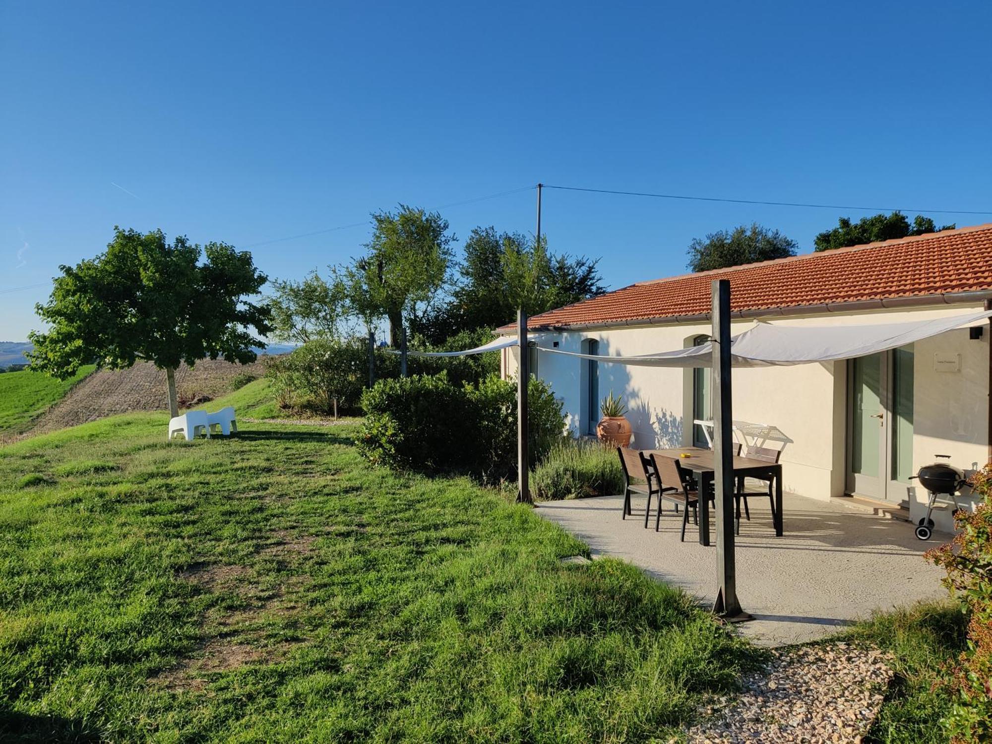 Rustico Del Bozzo Guest House Castelleone di Suasa ภายนอก รูปภาพ