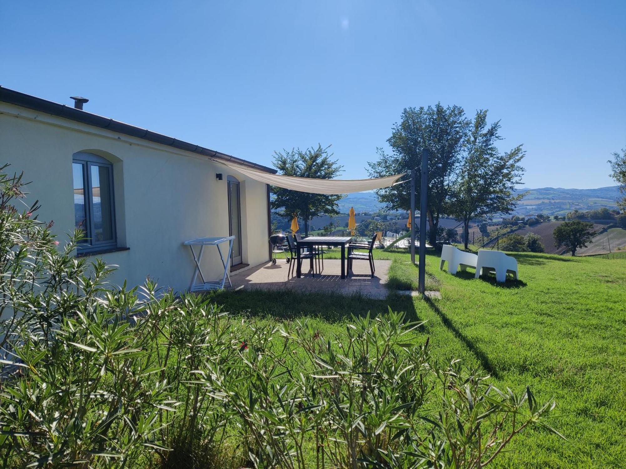 Rustico Del Bozzo Guest House Castelleone di Suasa ภายนอก รูปภาพ