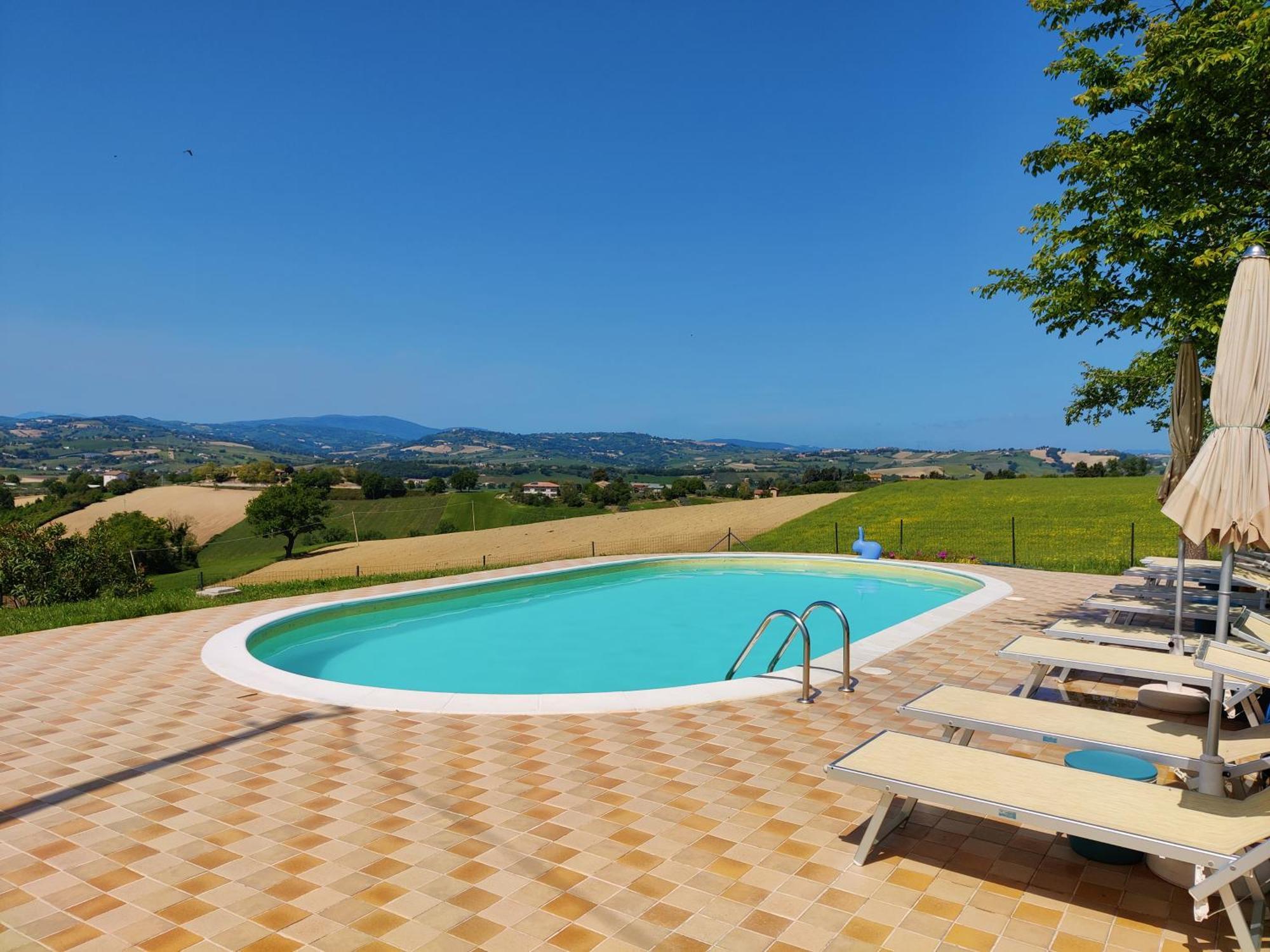Rustico Del Bozzo Guest House Castelleone di Suasa ภายนอก รูปภาพ