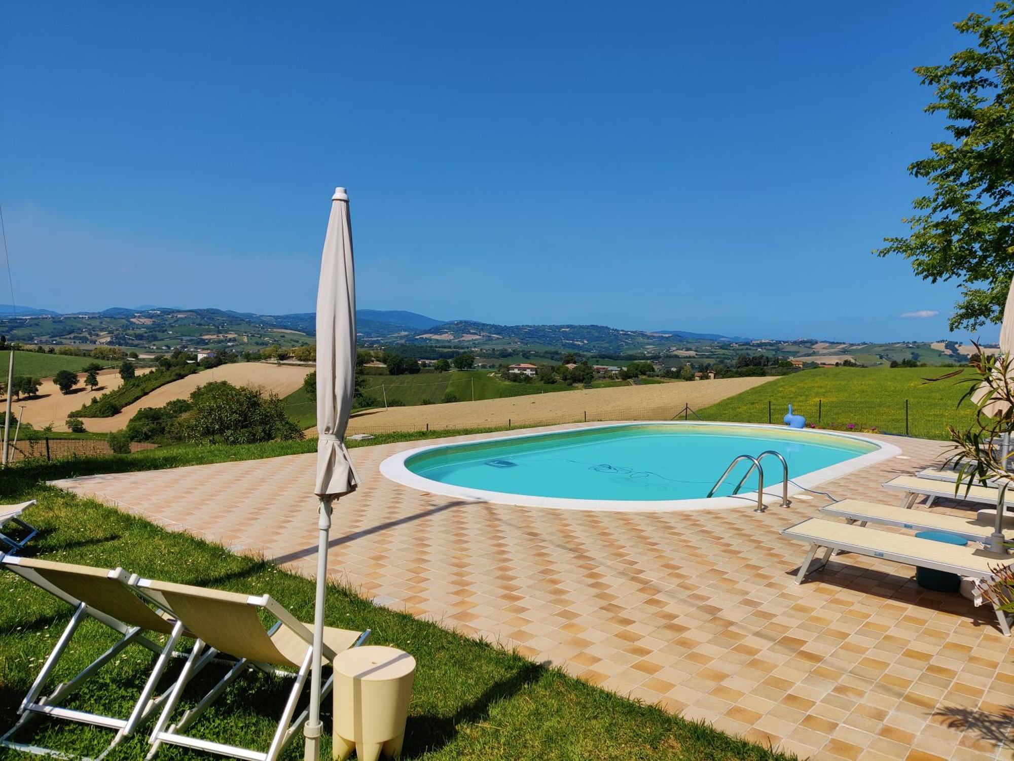 Rustico Del Bozzo Guest House Castelleone di Suasa ภายนอก รูปภาพ