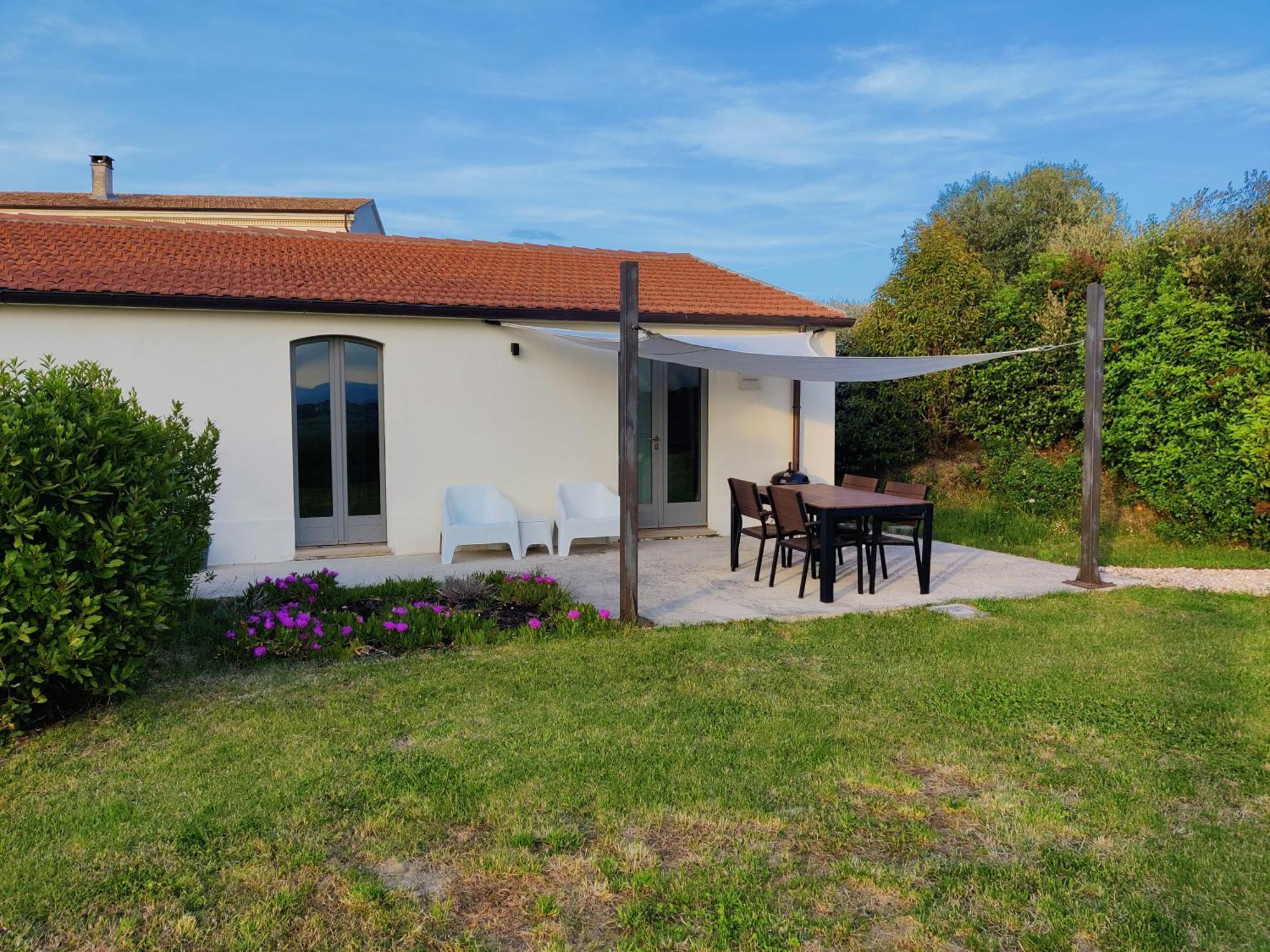 Rustico Del Bozzo Guest House Castelleone di Suasa ภายนอก รูปภาพ