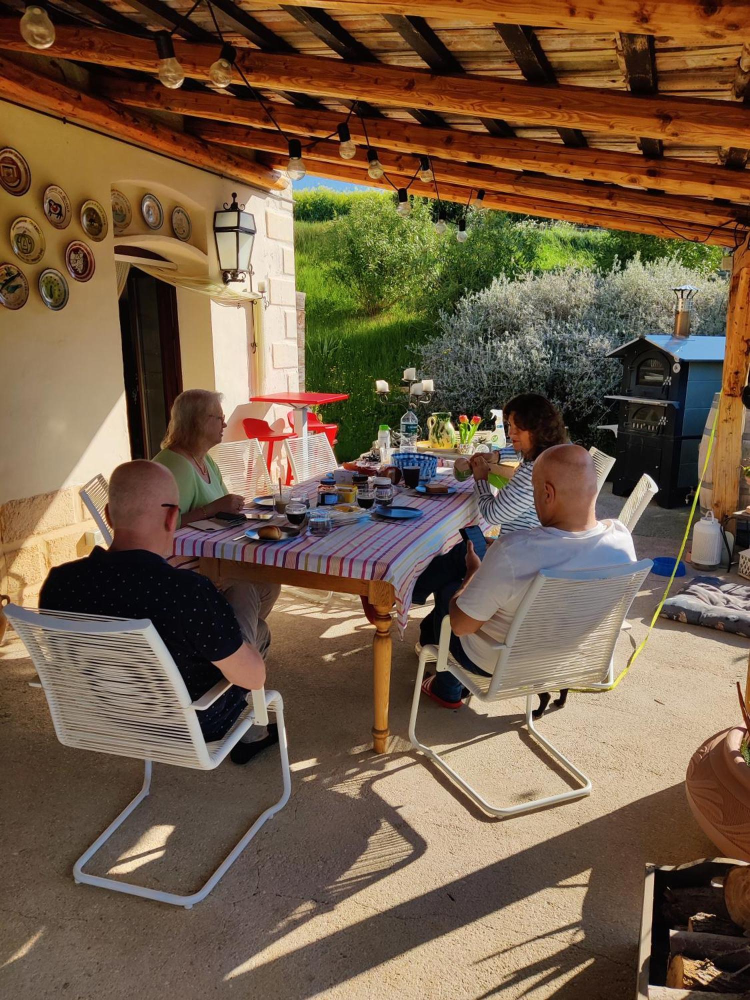 Rustico Del Bozzo Guest House Castelleone di Suasa ภายนอก รูปภาพ