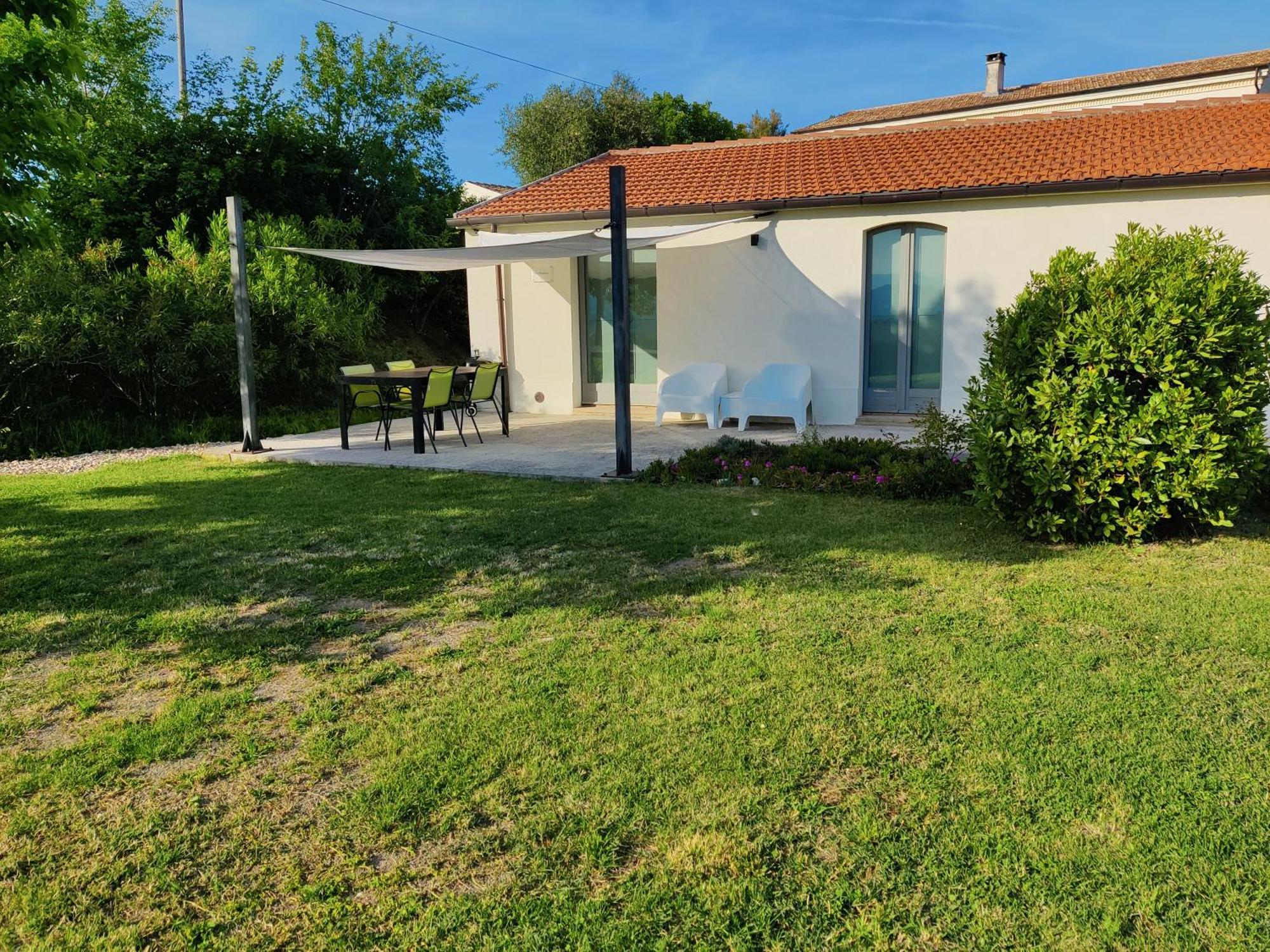 Rustico Del Bozzo Guest House Castelleone di Suasa ภายนอก รูปภาพ