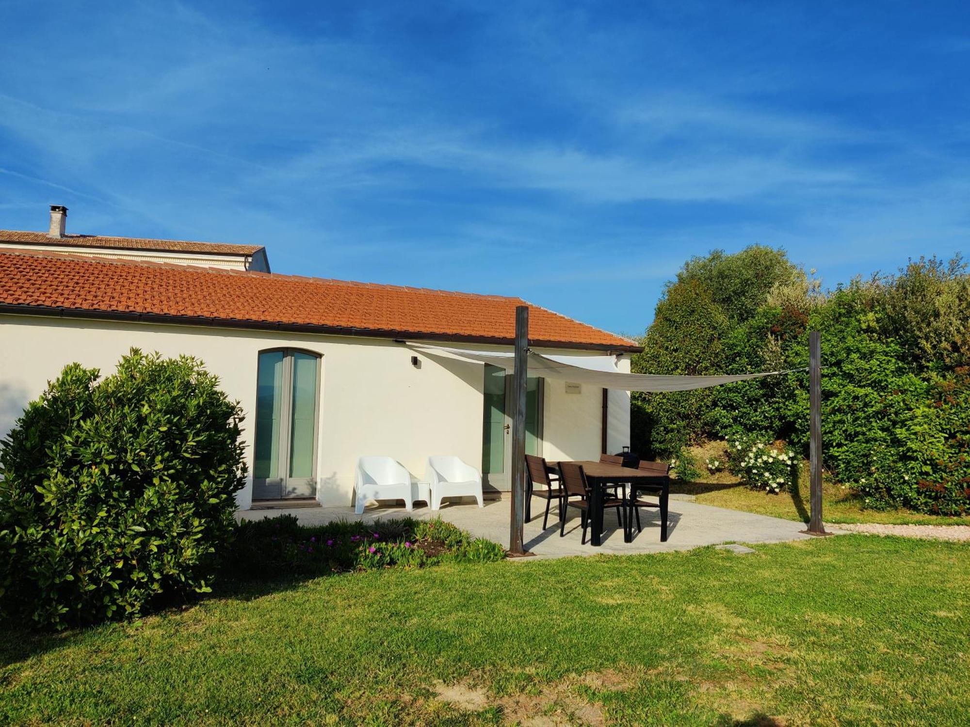 Rustico Del Bozzo Guest House Castelleone di Suasa ภายนอก รูปภาพ