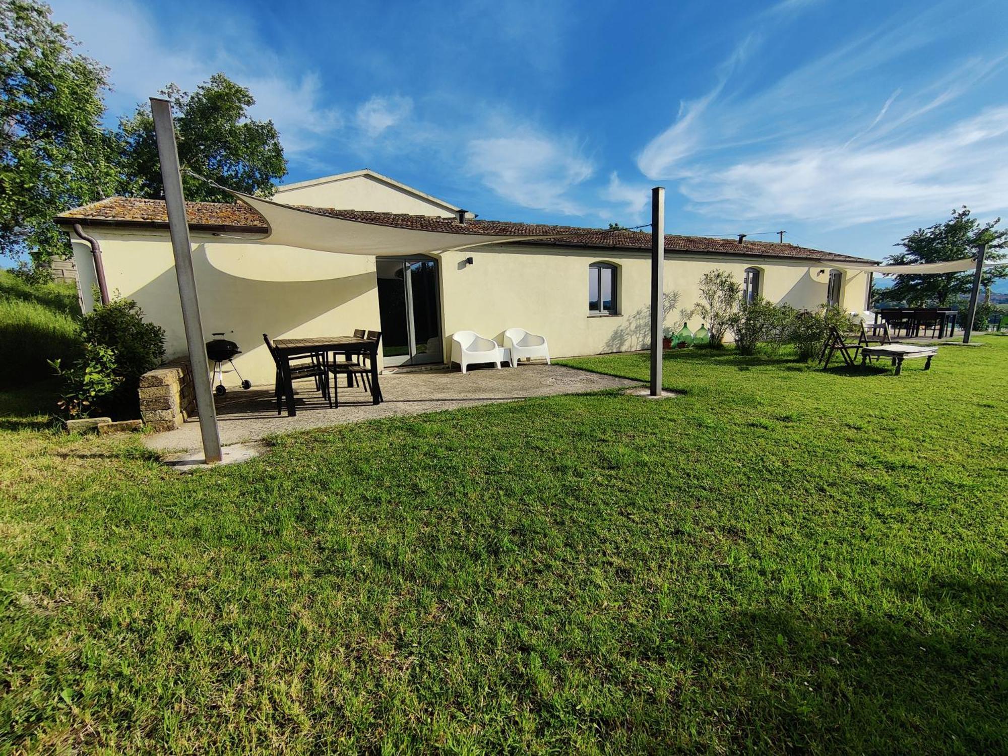 Rustico Del Bozzo Guest House Castelleone di Suasa ภายนอก รูปภาพ